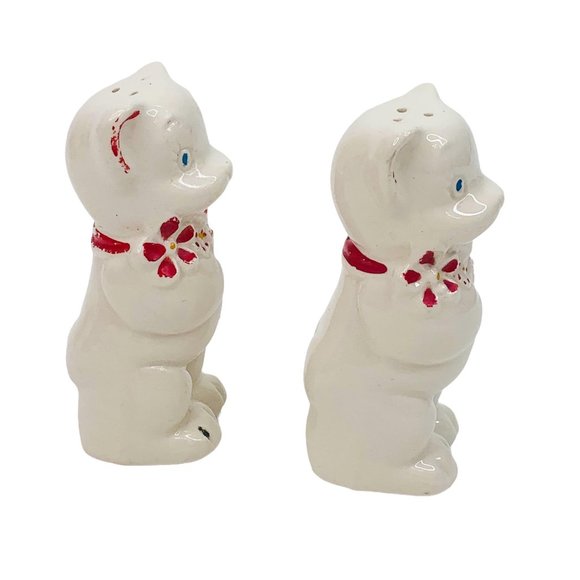 Vintage Shawnee Salt Pepper Bears Red Flowers S&P - Picture 2 of 9